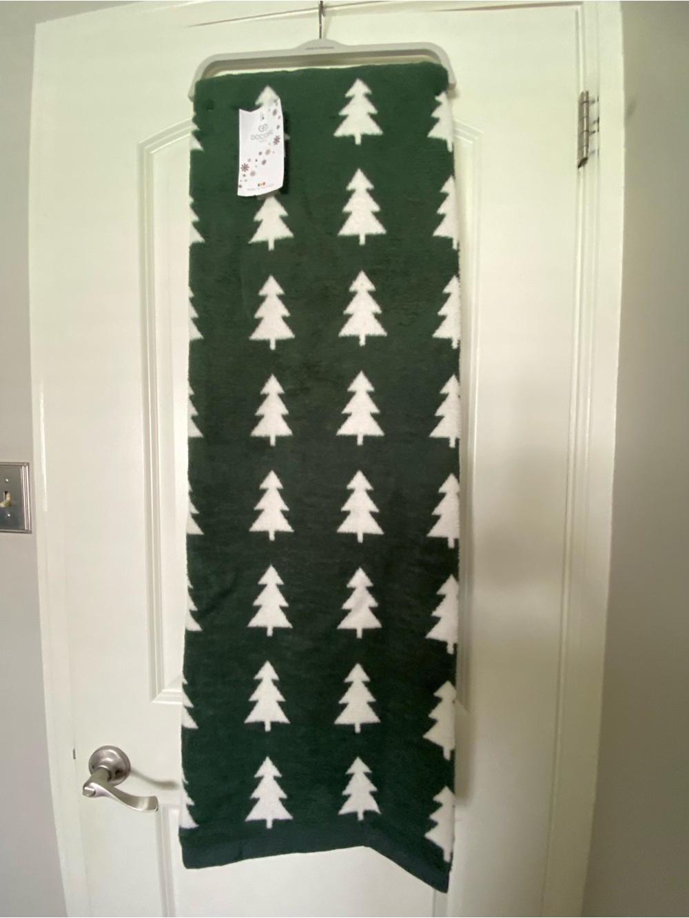 Docofil Portugal Christmas Tree Throw NWT 60 X 80